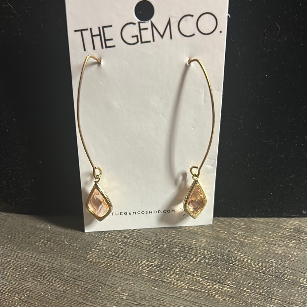 The Gem Co - Morganite gemstone drop earrings. Gold‎ tone
